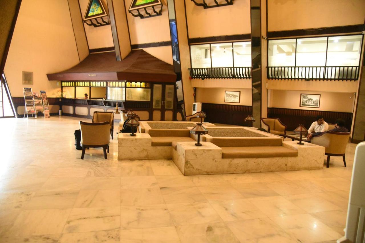 Manuelsons Malabar Palace Kozhikode Buitenkant foto