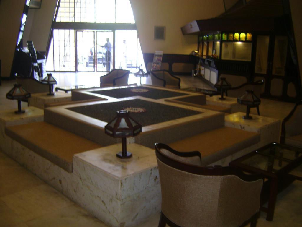 Manuelsons Malabar Palace Kozhikode Buitenkant foto