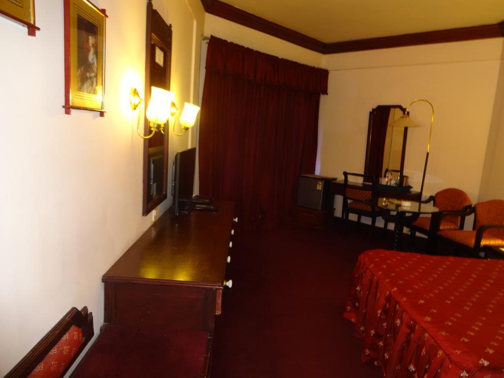 Manuelsons Malabar Palace Kozhikode Buitenkant foto
